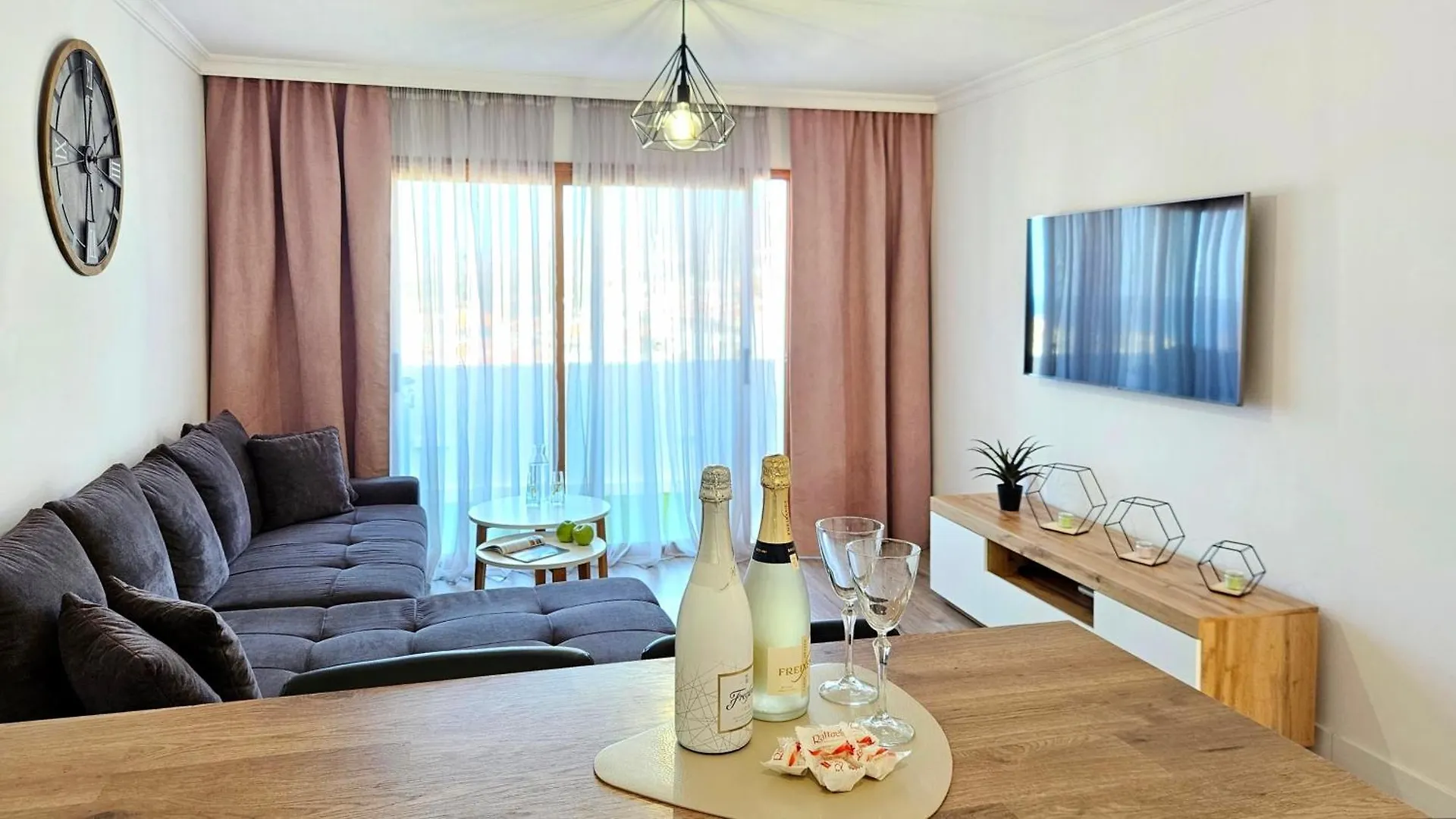 Paulmarie Family Apartment Ocean&Mountain View アデヘ 0*,